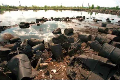 Où est situé le lac le plus pollué du monde (lac Karatchaï) ?