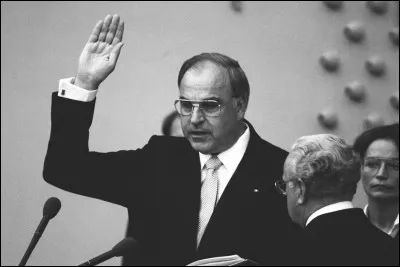 Le 1er octobre, Helmut Kohl devient chancelier de la République fédérale allemande : c'était il y a ...