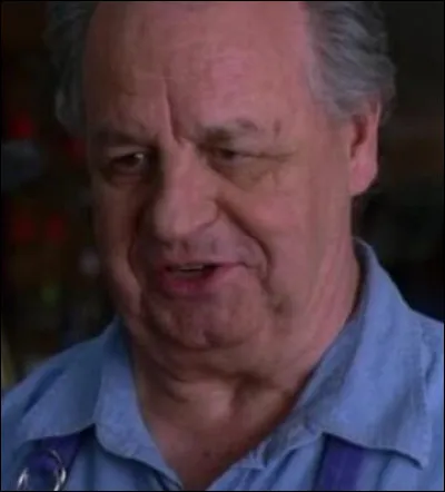 Lors du 8e épisode, on apprend que le père de Susan est toujours en vie, mais comment s'appelle-t-il ?