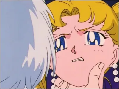 Le prince veut faire de Sailor Moon son épouse et va l'embrasser. Qui va la sauver réellement ?