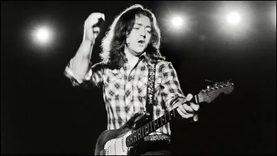 Qui est ce joueur irlandais de guitare classé parmi les meilleurs joueurs rock de tous les temps ?