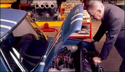 Qui était ce sorcier du moteur capable de donner des chevaux supplémentaires en compétition automobile ?