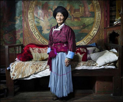Chez les Mosos (frontière Yunnan-Sichuan, Chine) > Ici, les femmes peuvent batifoler avec qui elles veulent... et transmettent l'héritage et leur nom aux enfants. On y suit un principe avunculaire. C'est-à-dire ?