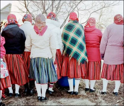 Île de Kihnou [...où est-ce ?] > Cette communauté dirigée par les femmes ne comporte plus que 600 âmes : la pêche ne permettant plus l'autosuffisance, c’est tout un style de vie qui est en train de disparaître. Dans quel pays d'Europe ?