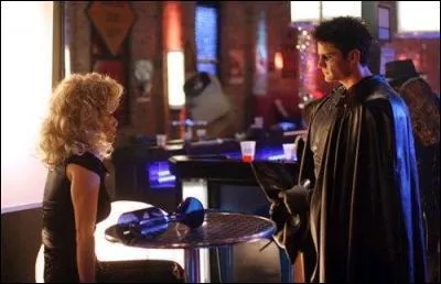 Avec qui parle-t-elle ?