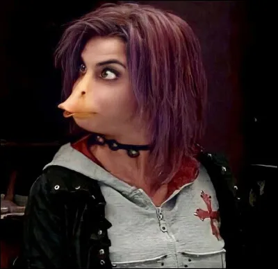 Le personnage de cette actrice est métamorphomage et membre de l'Ordre du Phénix. Lorsqu'elle était à Poudlard, ce personnage était à Poufsouffle.