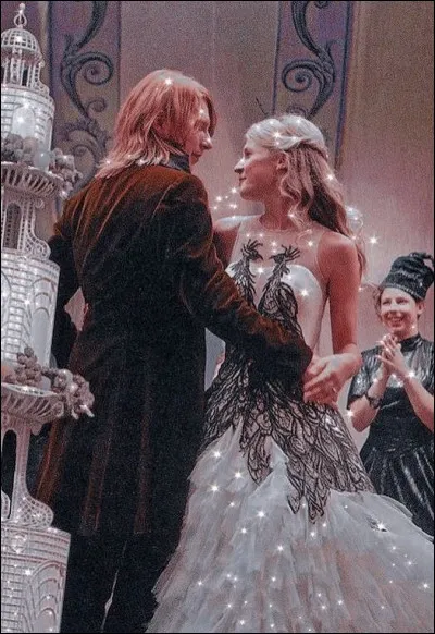 Cette actrice joue la femme de Bill Weasley. Sa petite s&oelig;ur s'appelle Gabrielle. Son personnage participe au Tournoi des Trois Sorciers. Elle a aussi étudié à Beauxbâtons.