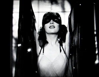 "Le Corbeau" est le titre d'un film joué par Pierre Fresnay.