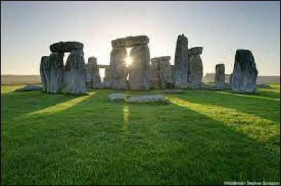 Le site mégalithique de Stonehenge situé en Angleterre a été érigé au Ier siècle après J.-C. .