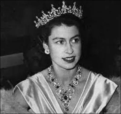 Ce 6 février, la reine Élizabeth II accède au trône britannique à la mort de son père George VI : c'était il y a ...