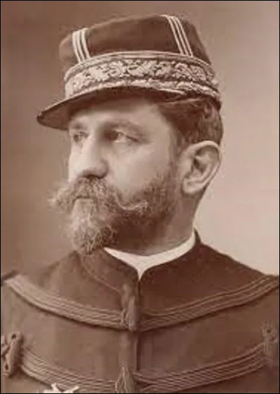 Politique : 
Mouvement politique, le boulangisme (1885-1889) constitua une menace pour la Troisième République. Il tire son nom du général Boulanger, qui se rend populaire par ses réformes, mais inquiète par ces discours haineux.
Quel ministère fut sous son commandement, du 7 janvier 1886 au 18 mai 1887 ?