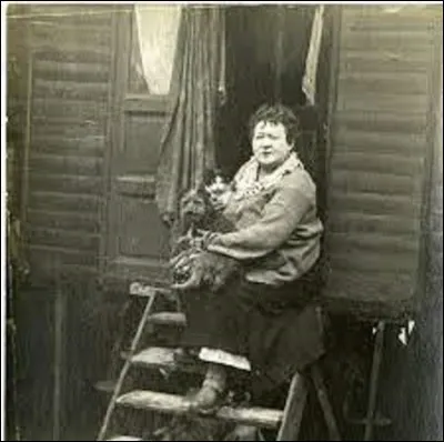 Personnalité : 
Restons un instant sur ''La Goulue''.
D'où provient son surnom ?