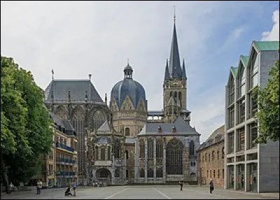 Quelle est l'intruse parmi ces villes ?