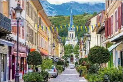 Quelle est l'intruse parmi ces villes ?