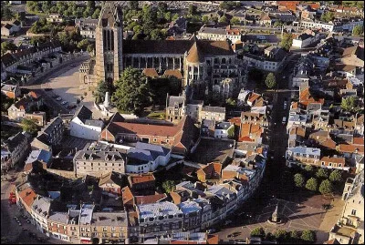 Quelle est l'intruse parmi ces villes ?