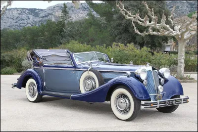 Pour les questions 7, 8 et 9, vous allez voyager dans l'histoire de l'actuelle marque automobile : Audi. Pour cette question 8, l'auto en illustration a été produite avant que le groupe Volkswagen ne reprenne la marque. Quel nom porte ce cabriolet ?