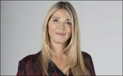 Quel est le nom du sitcom ayant pour g&eacute;n&eacute;rique la chanson "Je m'appelle H&eacute;l&egrave;ne" de H&eacute;l&egrave;ne Roll&egrave;s sortie en 1993 ?