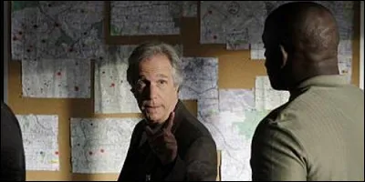 Qui joue le rôle de l'agent du F.B.I Roger Bloom ?