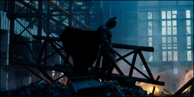 Pourquoi Batman tombe-t-il sur Harvey Dent alors qu'il pensait aller sauver celle qu'il aime ?