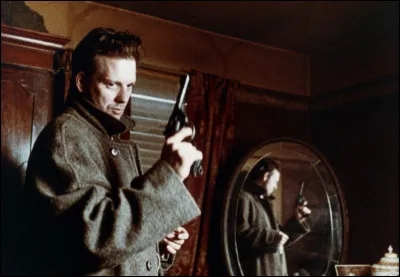 Dans quel film Mickey Rourke est-il un détective privé ?