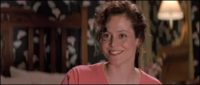 Dans quel film Sigourney Weaver a-t-elle un fils dont une substance visqueuse et maléfique veut s'emparer ?