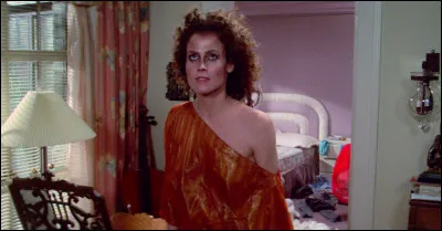 Dans quel film Sigourney Weaver est-elle possédée par un esprit maléfique ?