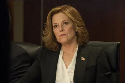 Dans quel film Sigourney Weaver dirige-t-elle une entreprise spécialisée en robotique ?