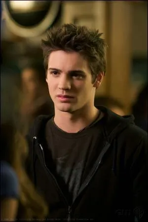 Qui est ce personnage de Vampire Diaries ?
