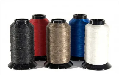 Quelle est l'origine du mot "Dacron", tissu faisant partie des polyesters ?