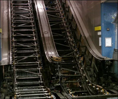 La 1è fois que l'on vit un "escalator", il était ... (complétez !)