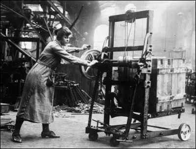 Le jour où fut inventé le "Fenwick" (en 1927), c'était Noël ! Enfin, surtout pour les manutentionnaires du monde entier. À qui le doivent-ils ?