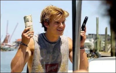 Quelle est la combinaison du coffre fort dans le 1er épisode ?