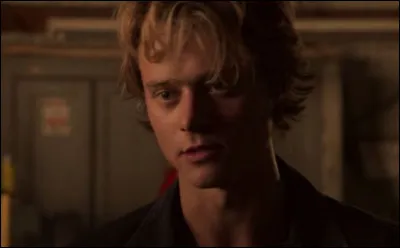 Où part définitivement Luke Maybank, après être sorti de prison dans la saison 2 ?