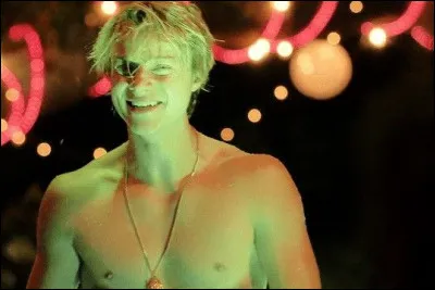 JJ, brisé mentalement à cause de son père, envoie en l'air tout l'argent qui aurait dû lui permettre de payer les dégâts faits au bateau de Topper. Mais de quelle somme parle-t-on ?