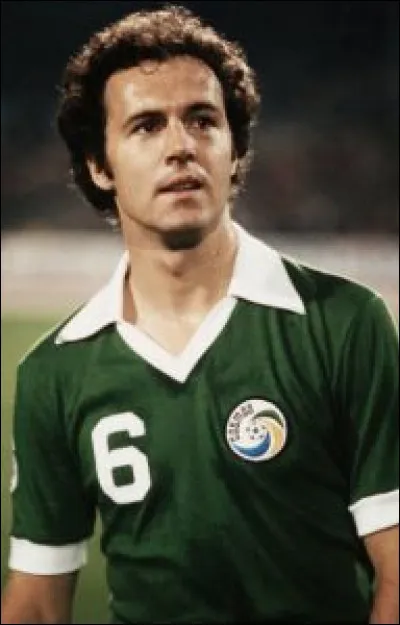 Surnommé le « Kaiser », il est né le 11 septembre 1945 à Munich et demeure le plus célèbre des footballeurs allemands. En 1967, Il interprète "Gute Freunde kann niemand trennen". Qui est-ce ?