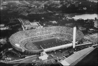 La Finlande accueille les Jeux Olympiques à Helsinki ; le héros des Jeux est le Tchécoslovaque Emil Zátopek qui remporte trois titres en athlétisme (le 5 000 m, le 10 000 m et le marathon). C'était il y a ...