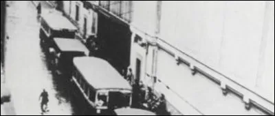 La France, ce jour-là, accomplissait l'irréparable (phrase de Jacques Chirac, le 16 juillet 1995) : ce 16 juillet, c'était la grande rafle du Vél'd'Hiv, il y a ...