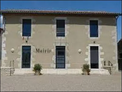 Nous terminons notre balade dans le vignoble des Côtes de Duras, à Saint-Sernin. Village de l'arrondissement de Marmande, il se situe dans le département ...