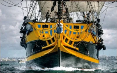 Que troquent les commerçants anglais entre l'Inde et la Chine au XVIIIe siècle ?