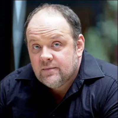 Dans quel film Jean Dujardin et Gr&eacute;gory Gadebois s�affrontent-ils dans une &eacute;lection ?