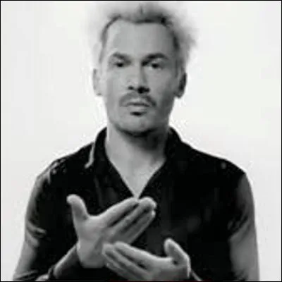 Quelle chanson Florent Pagny signe-t-il dans son clip ?