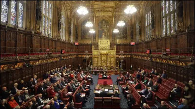 Les grands partis qui s'opposent au Parlement britannique sont :