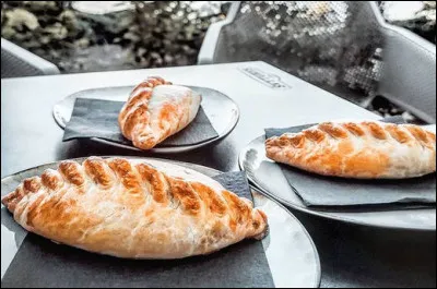 &Agrave; noter aussi une gastronomie r&eacute;put&eacute;e tr&egrave;s conviviale, avec n&eacute;anmoins quelques curiosit&eacute;s : les gens d'ici mangent [...quoi donc ?]