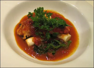 Et le "homard à l'américaine", tiens ? Avec une sauce composée de beurre, huile dolive, tomate, carotte, oignon, échalote, ail, cognac etc, vient (évidemment) de France. Mais alors ?