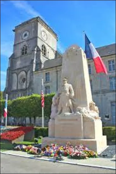 Ville répartie de part et d'autre de la Meuse, Saint-Mihiel se situe ...
