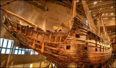 1956-1990, toujours le "Vasa" > Après avoir passé 3 siècles dans la boue plus 3 décennies à être renfloué et bichonné - pour un budget non-officiel de 110 millions de $ - on sait enfin pourquoi le "Vasa" a coulé ! Et vous ?