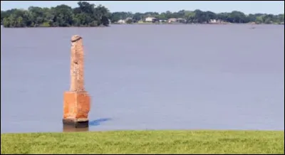 1980, lac Peigneur, Louisiane (USA) > Comment transformer un paisible plan d'eau douce (4 km2 et 3 m de profondeur) en un lac d'eau salée de 400 m de fond ?