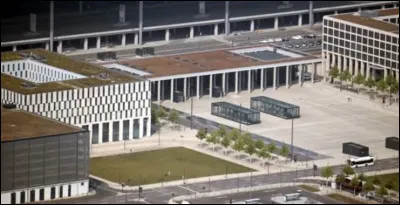 1990-2012, aéroport Brandenbourg, Berlin (D) > Nos voisins allemands aussi connaissent le dépassement de budget : 300 % et 6,5 milliards pour cet aéroport qui n'a jamais fonctionné. Pourquoi ?