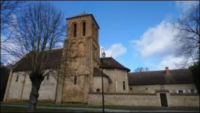 Village du Centre-Val-de-Loire, dans l'arrondissement de Saint-Amand-Montrond, Saint-Pierre-les-Étieux se situe dans le département ...