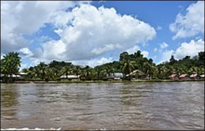 Quel fleuve constitue la frontière entre la Guyane française et le Suriname ?